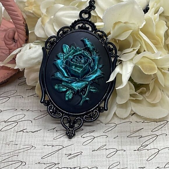 COPY - Gothic steampunk rockabilly Iridescent Rose Gothic Rockabilly Cameo Neck… - Picture 2 of 7